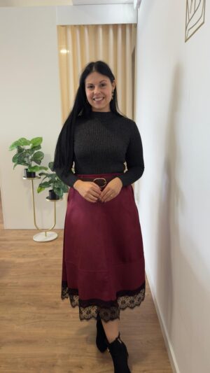 Saia pele de pêssego com renda