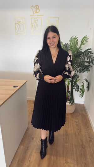 Vestido preto com bordados