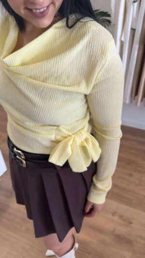 Camisola amarelo manteiga